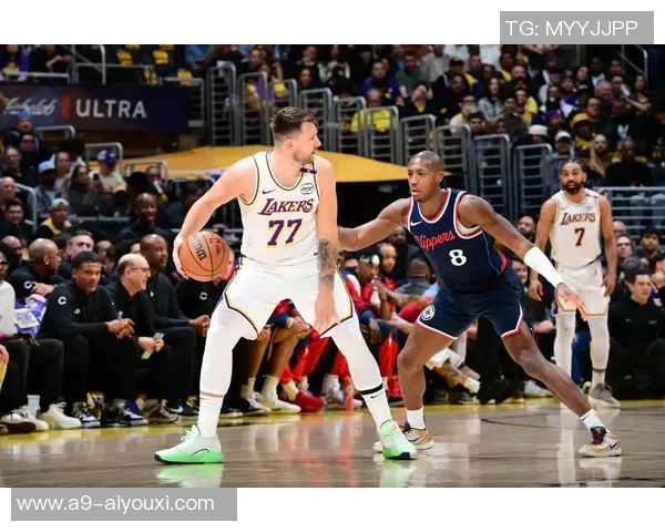 央5直播快船VS湖人，东契奇强势，泰伦卢摆烂，哈登小卡都可买卖